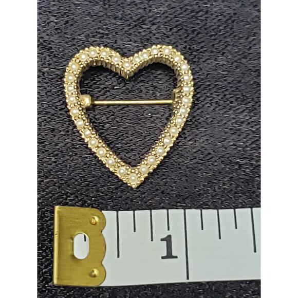 Heart Brooch Gold Tone w. Pearl Beads Inside Pin / Brooch - Picture 5 of 5